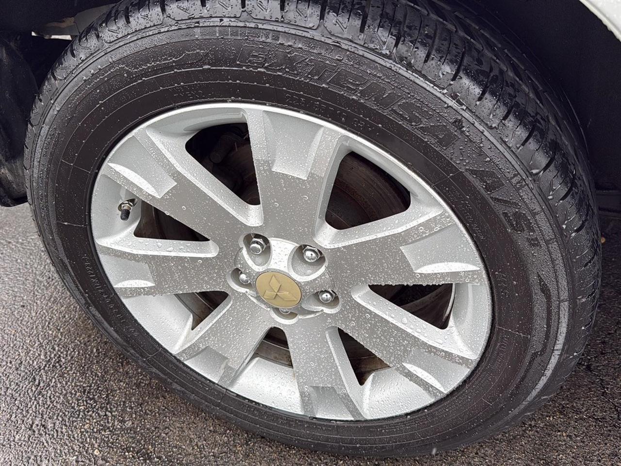 Mitsubishi Outlander 2WD 4dr SE 2012