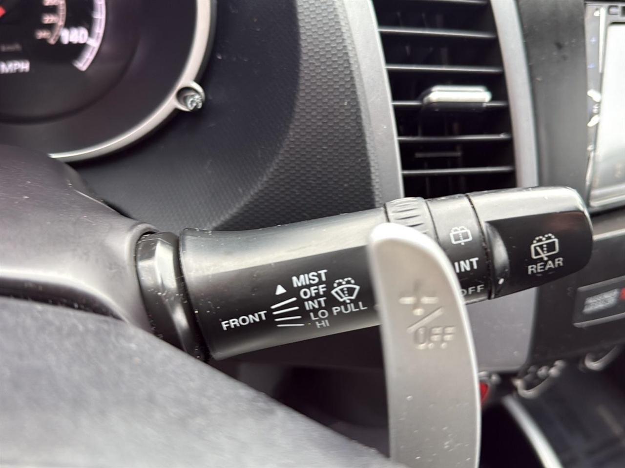 Mitsubishi Outlander 2WD 4dr SE 2012