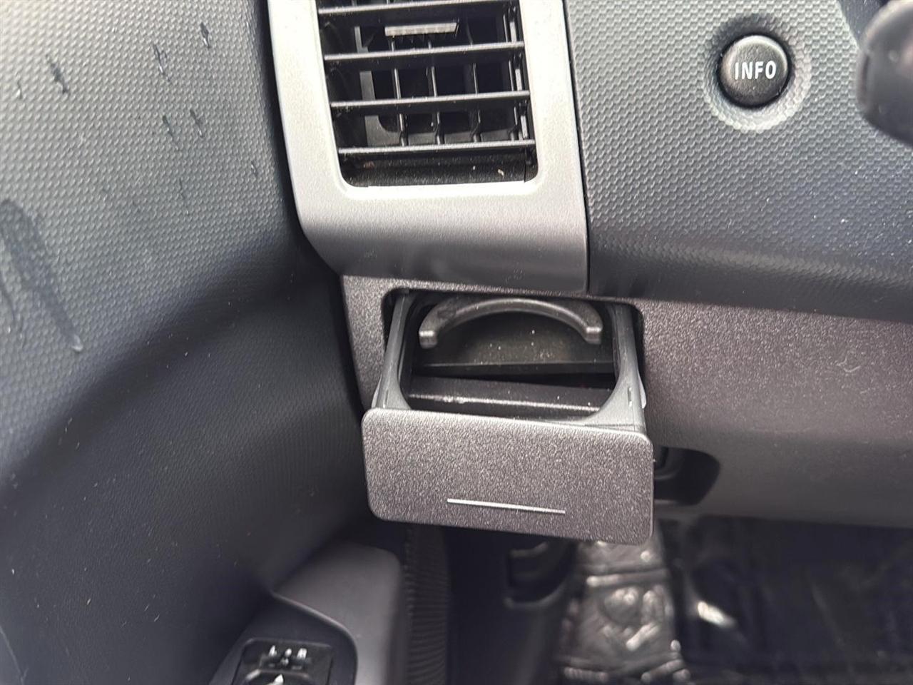 Mitsubishi Outlander 2WD 4dr SE 2012