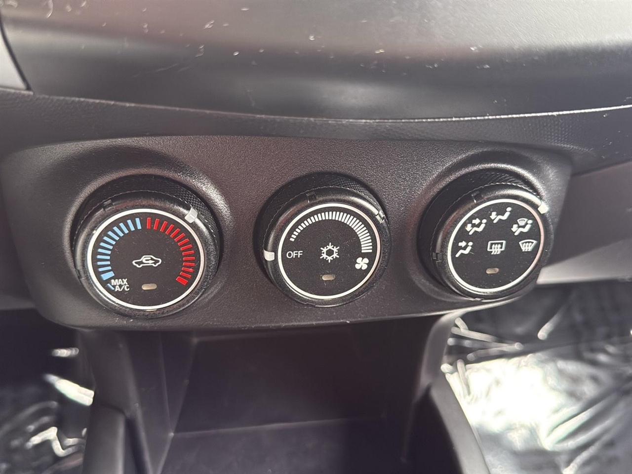 Mitsubishi Outlander 2WD 4dr SE 2012