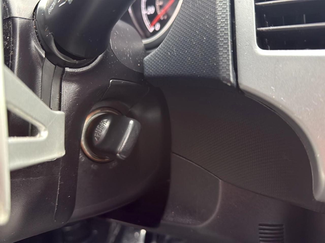 Mitsubishi Outlander 2WD 4dr SE 2012