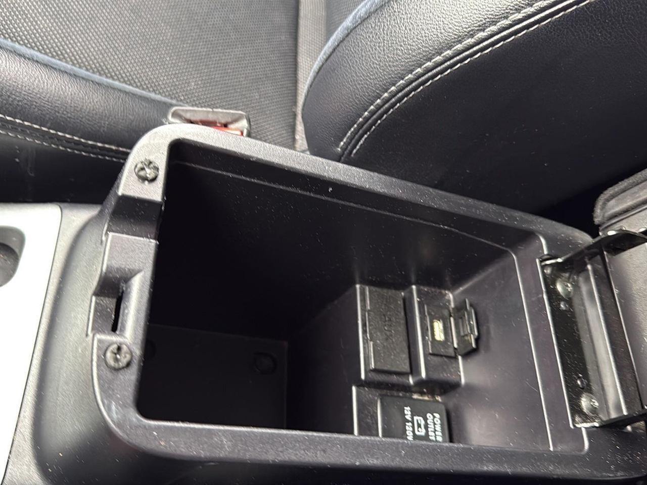 Mitsubishi Outlander 2WD 4dr SE 2012