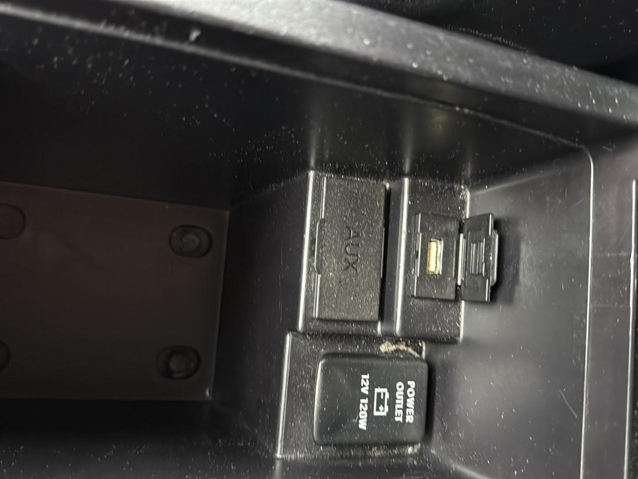 Mitsubishi Outlander 2WD 4dr SE 2012