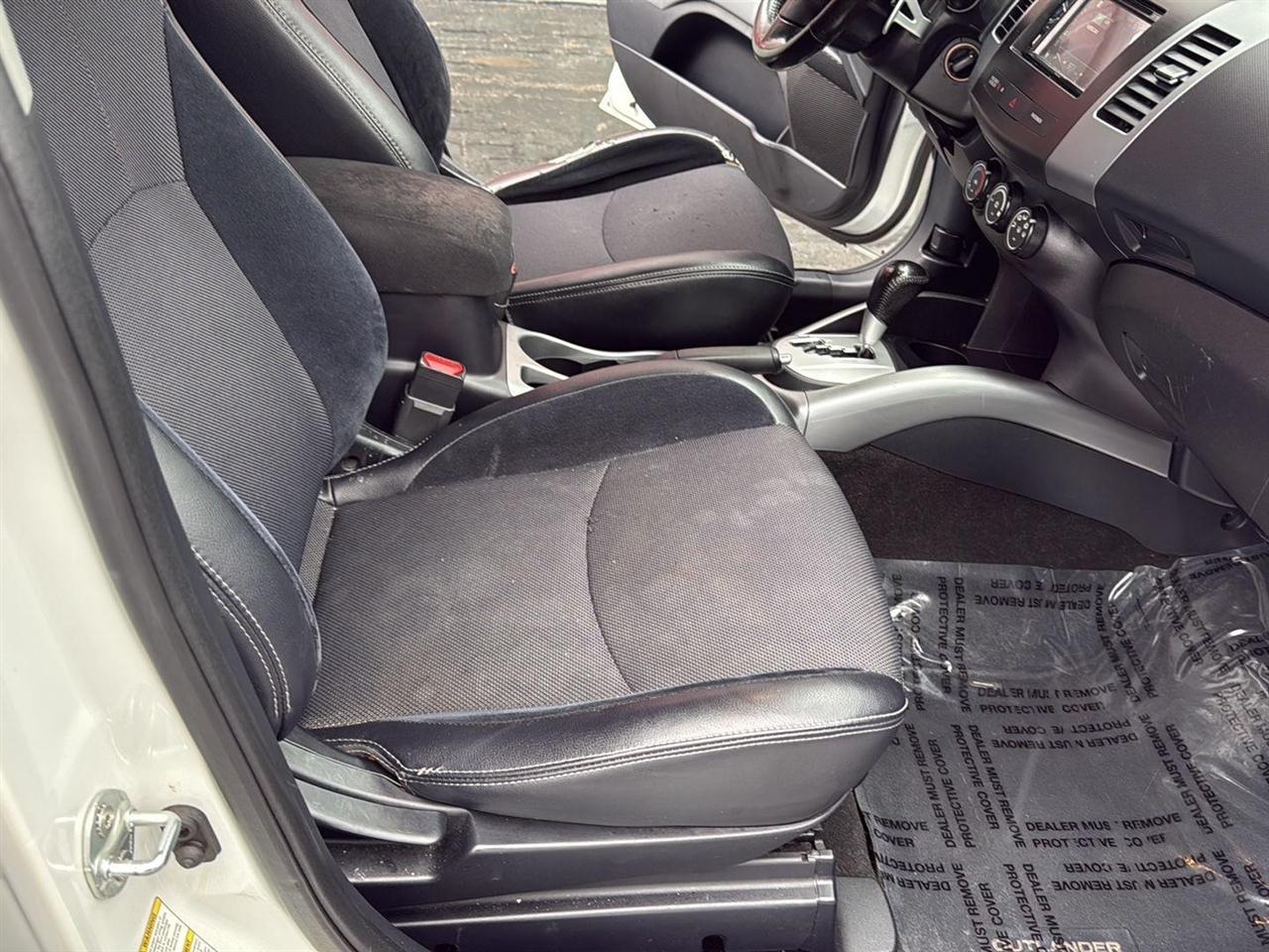 Mitsubishi Outlander 2WD 4dr SE 2012