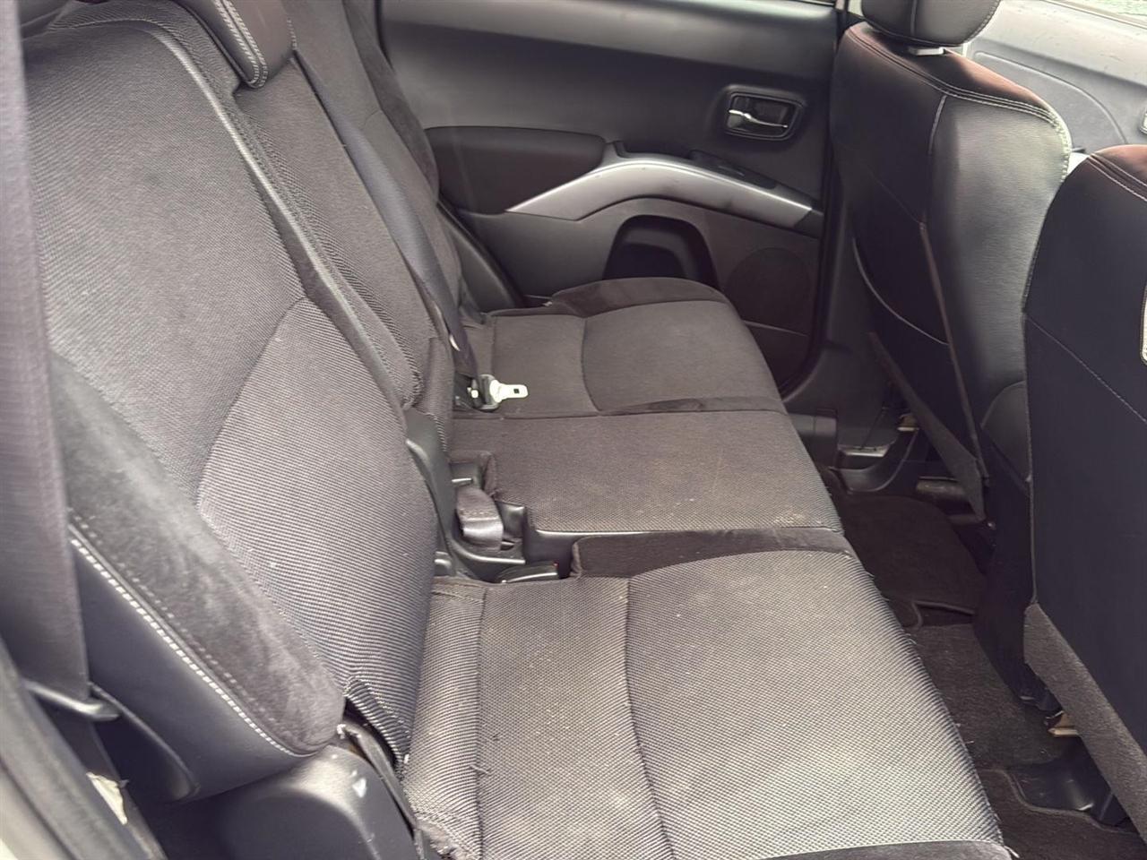 Mitsubishi Outlander 2WD 4dr SE 2012