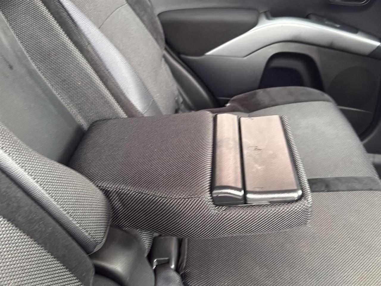 Mitsubishi Outlander 2WD 4dr SE 2012