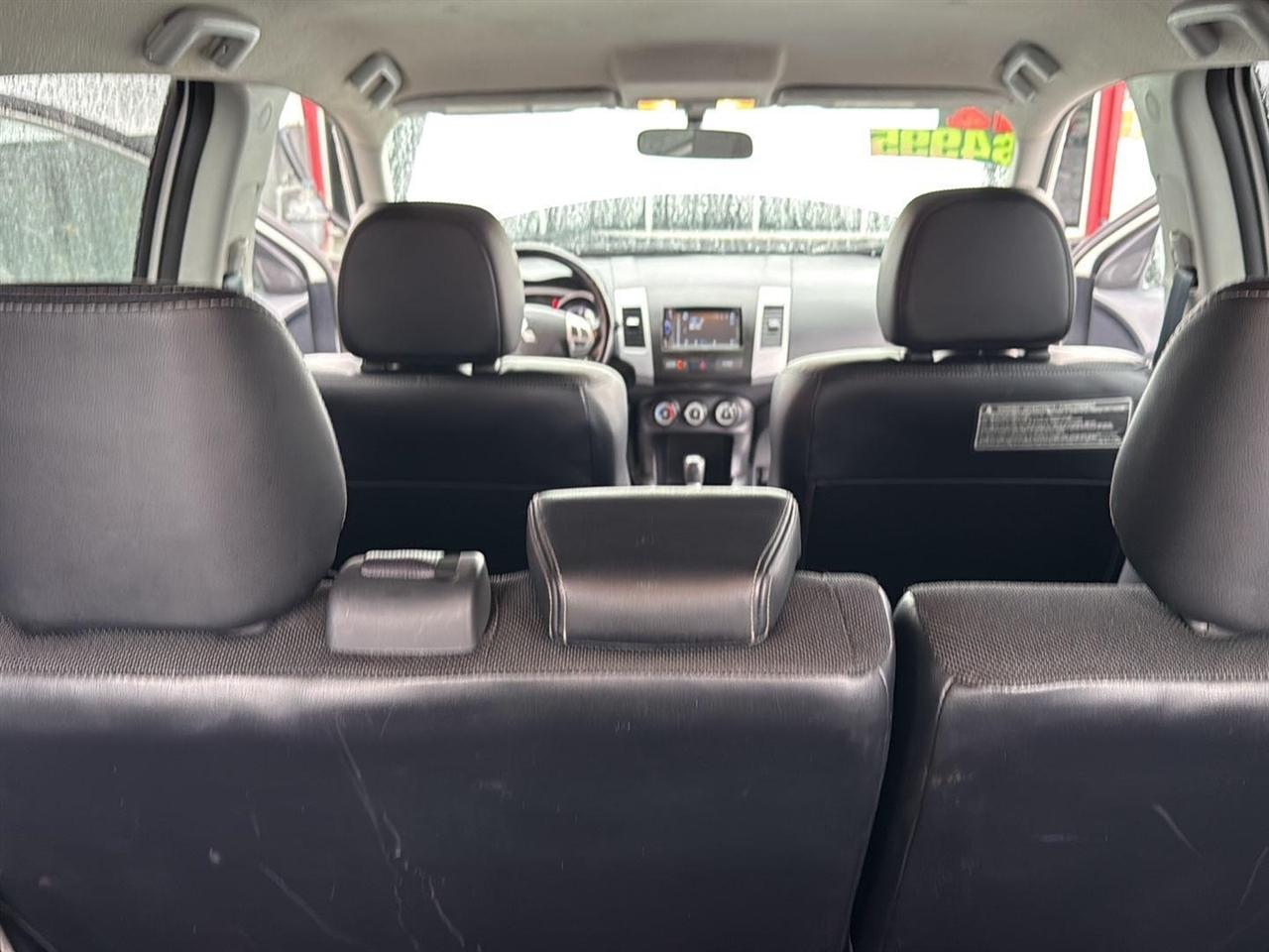 Mitsubishi Outlander 2WD 4dr SE 2012