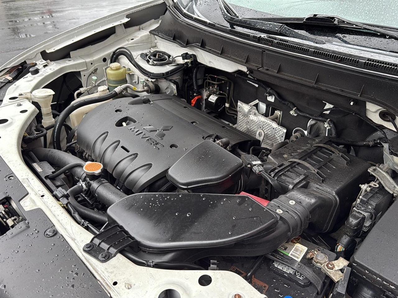 Mitsubishi Outlander 2WD 4dr SE 2012