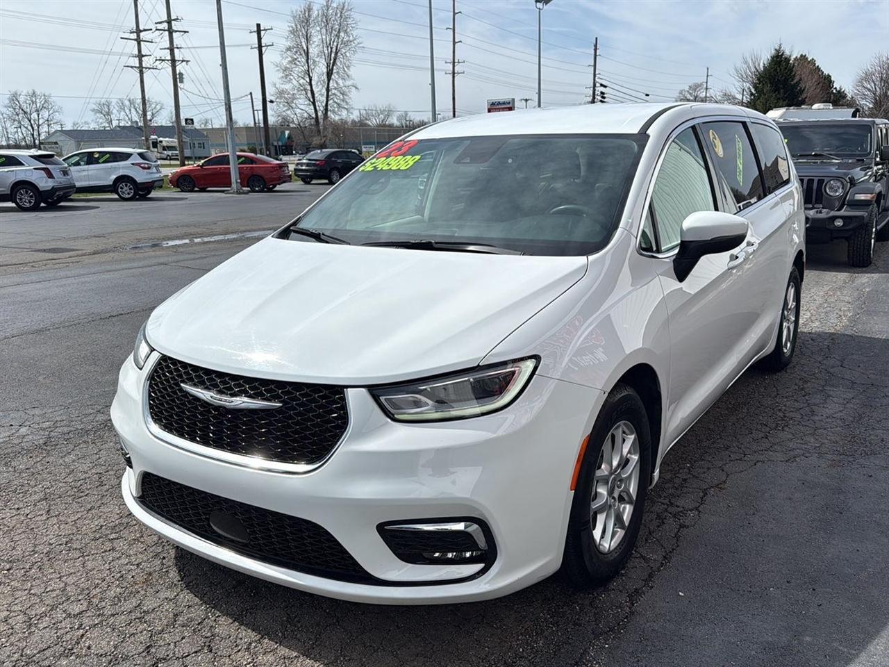 Chrysler Pacifica Touring L FWD 2023