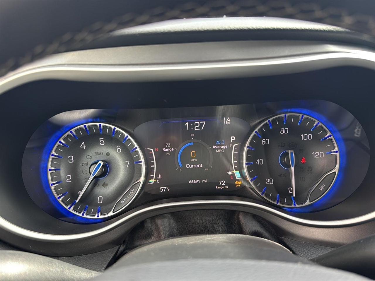 Chrysler Pacifica Touring L FWD 2023