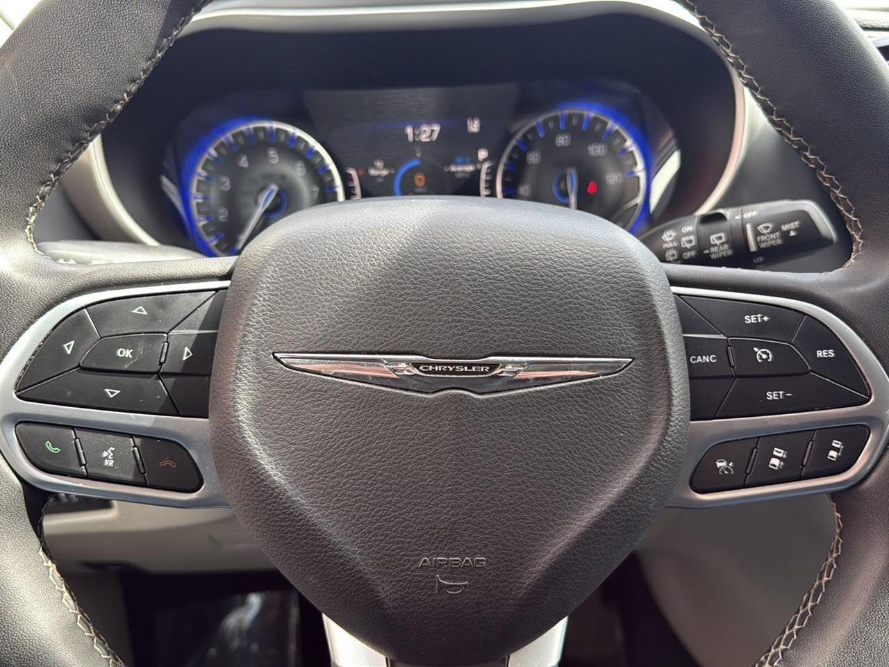 Chrysler Pacifica Touring L FWD 2023