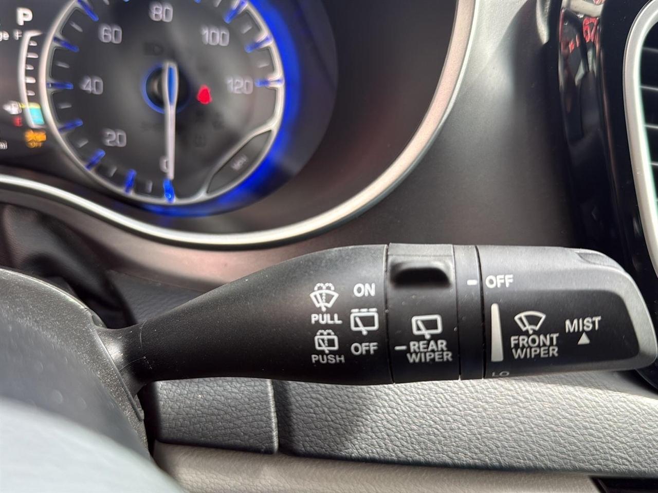 Chrysler Pacifica Touring L FWD 2023