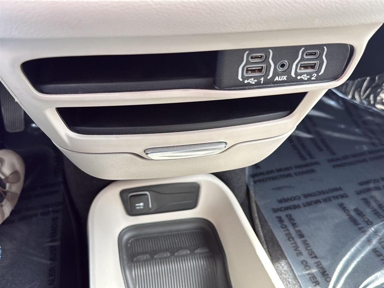 Chrysler Pacifica Touring L FWD 2023