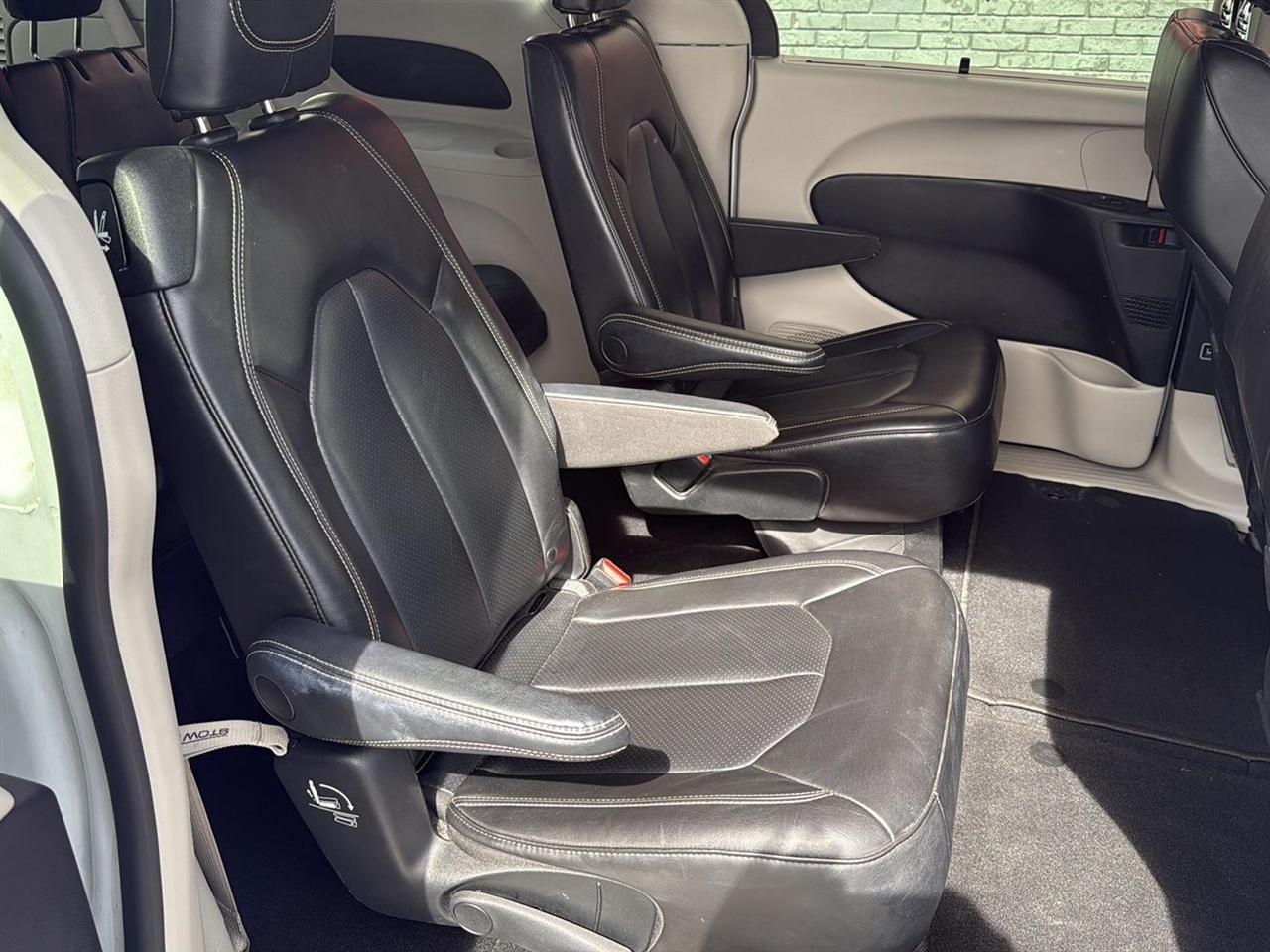 Chrysler Pacifica Touring L FWD 2023