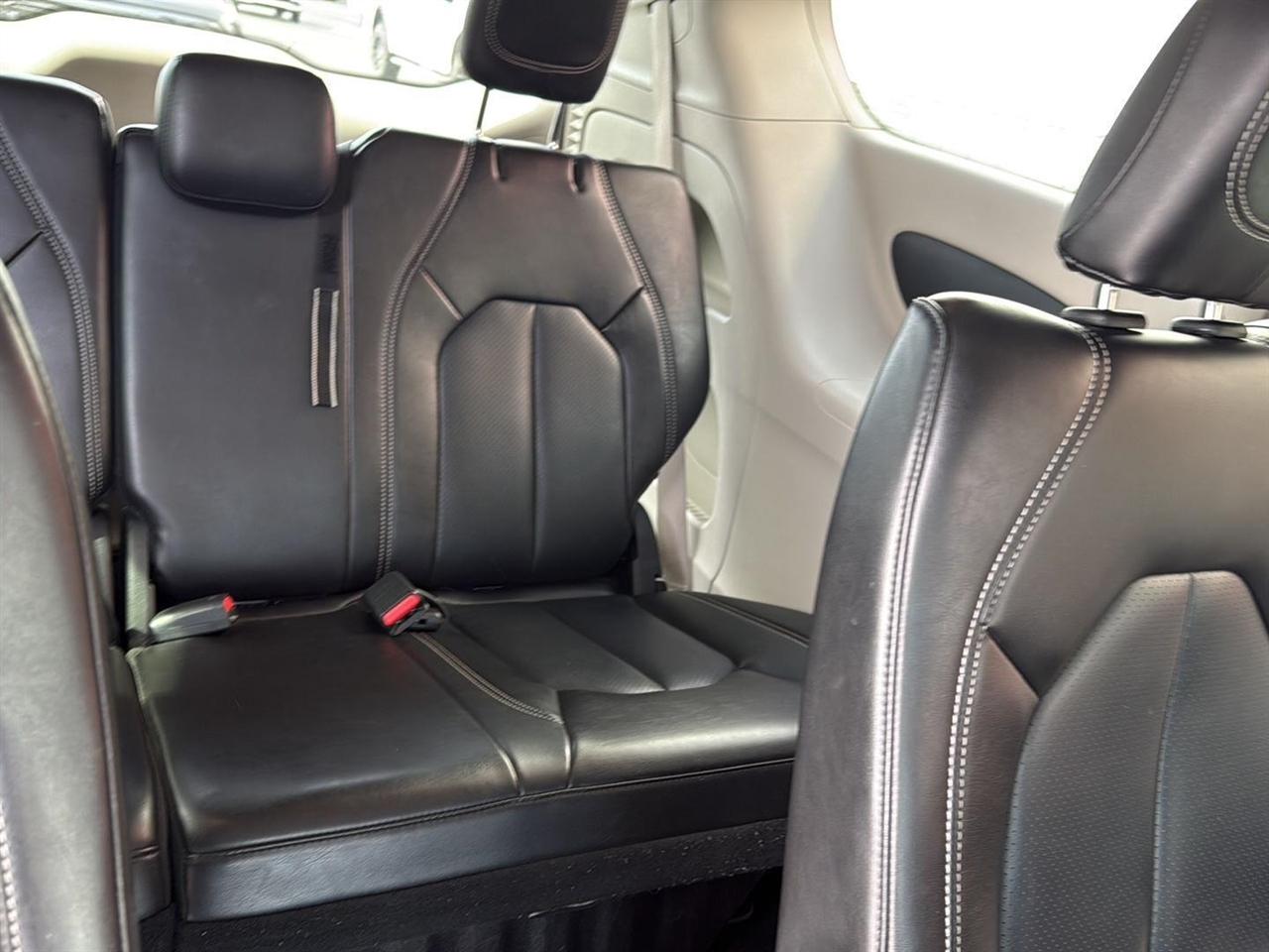 Chrysler Pacifica Touring L FWD 2023