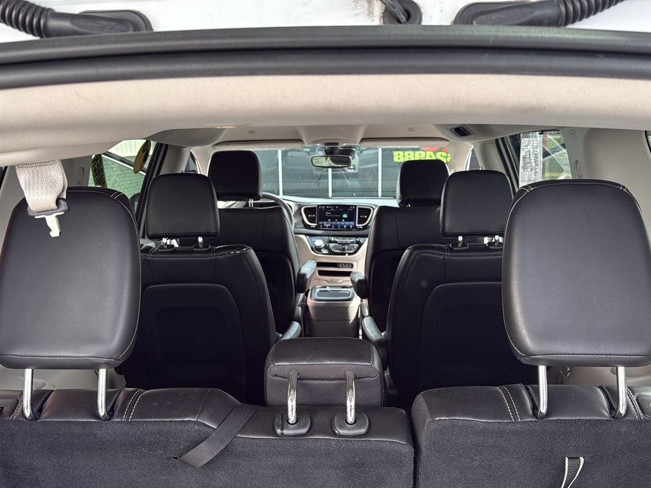 Chrysler Pacifica Touring L FWD 2023