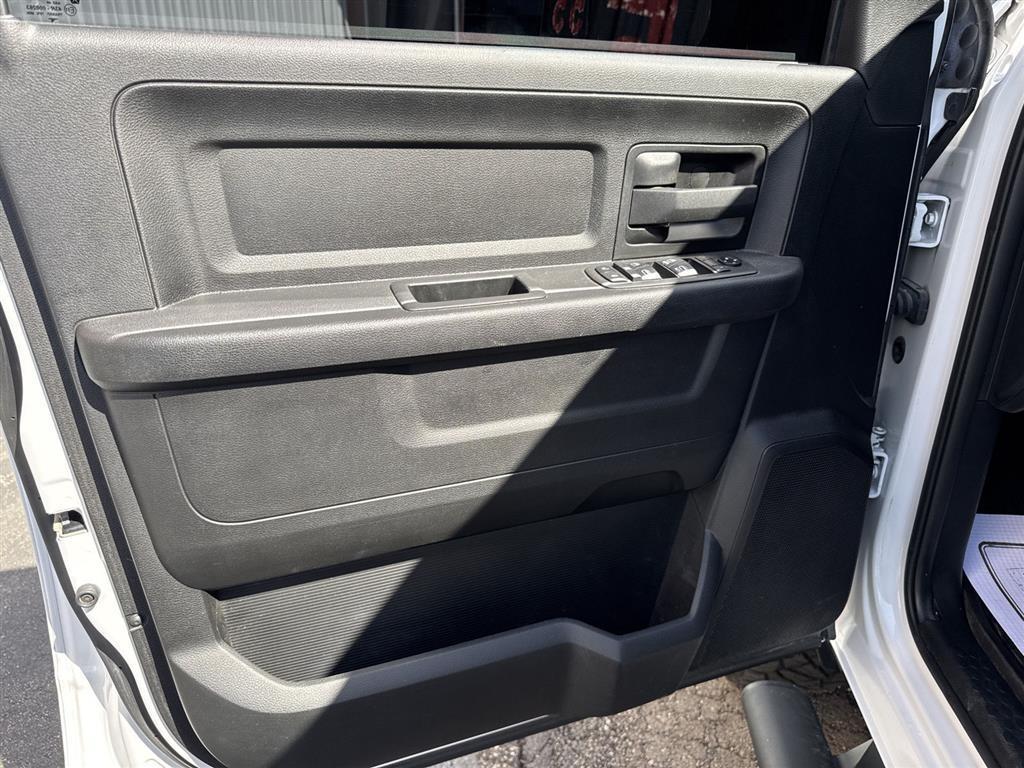 RAM 2500 Tradesman 4x4 Crew Cab 6'4" Box 2021