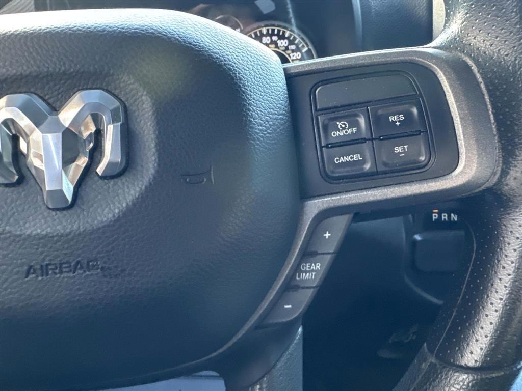 RAM 2500 Tradesman 4x4 Crew Cab 6'4" Box 2021