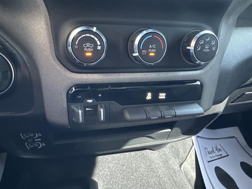 RAM 2500 Tradesman 4x4 Crew Cab 6'4" Box 2021