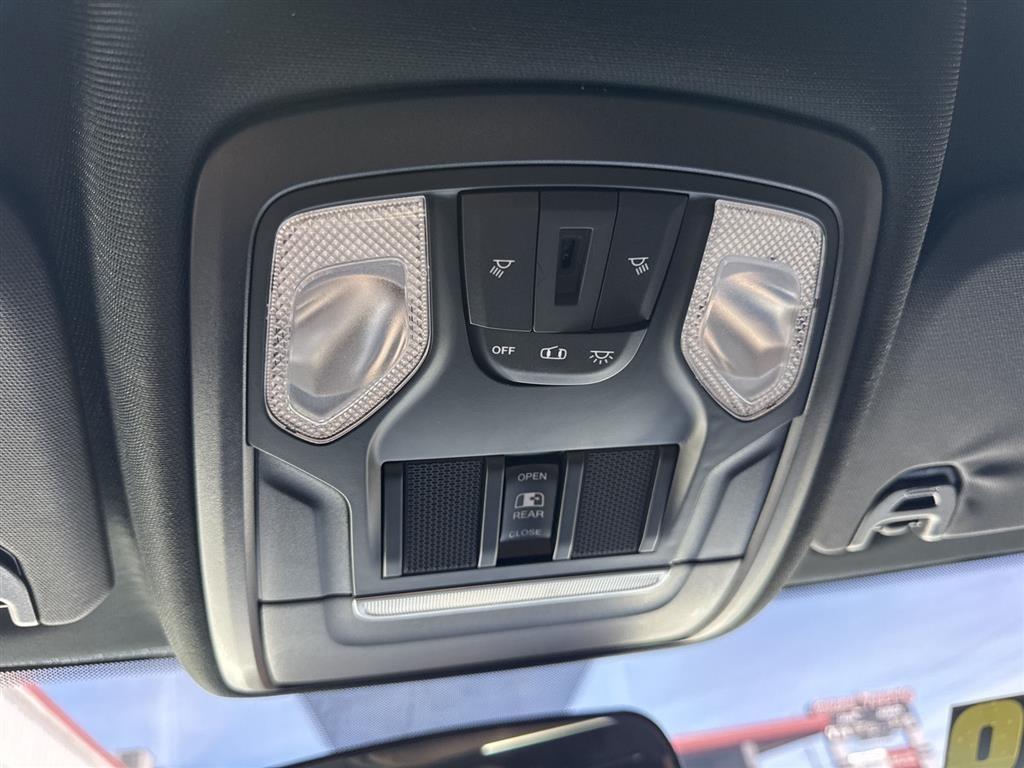 RAM 2500 Tradesman 4x4 Crew Cab 6'4" Box 2021