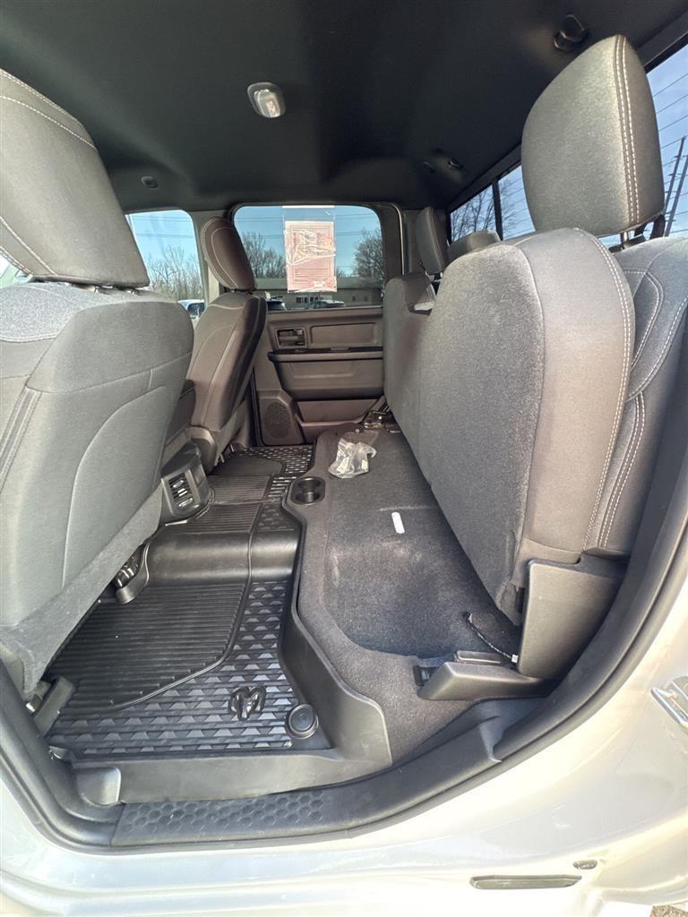 RAM 2500 Tradesman 4x4 Crew Cab 6'4" Box 2021