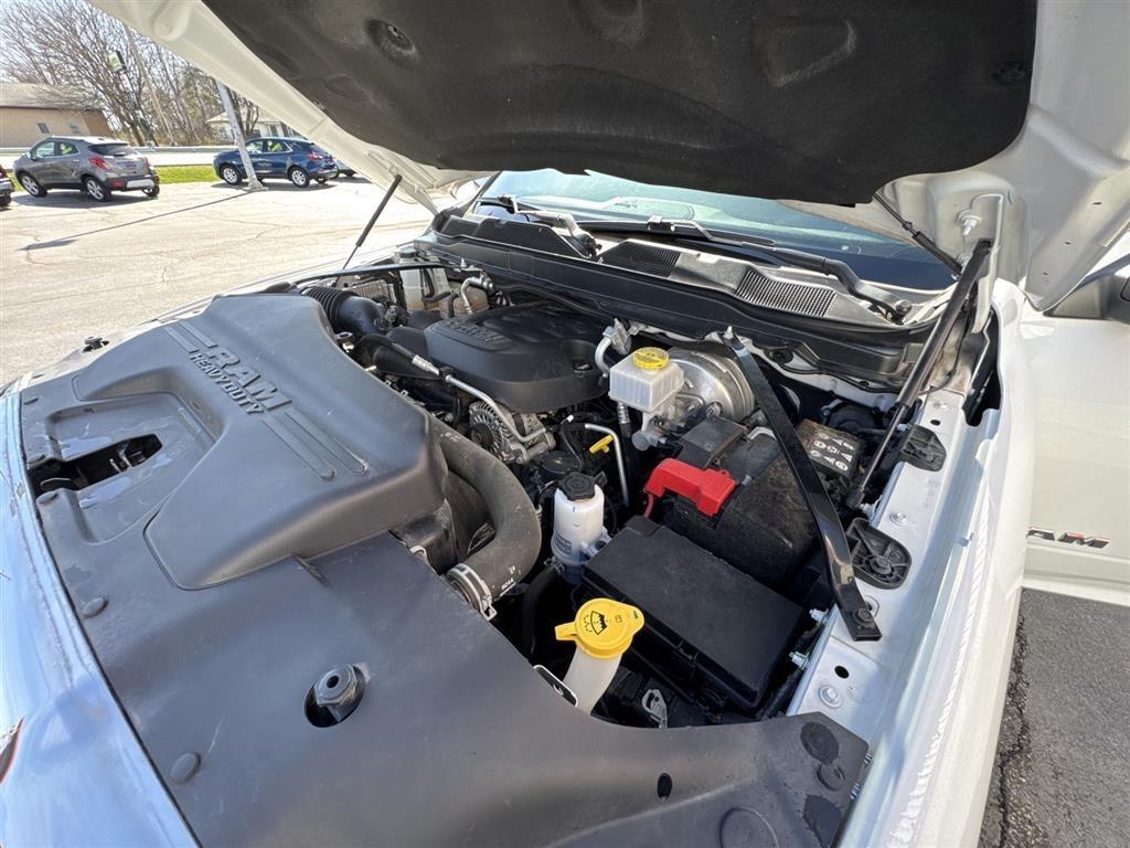 RAM 2500 Tradesman 4x4 Crew Cab 6'4" Box 2021