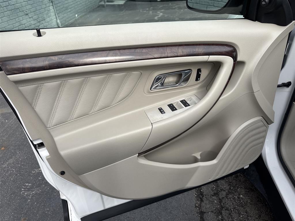 Ford Taurus 4dr Sdn Limited FWD 2012