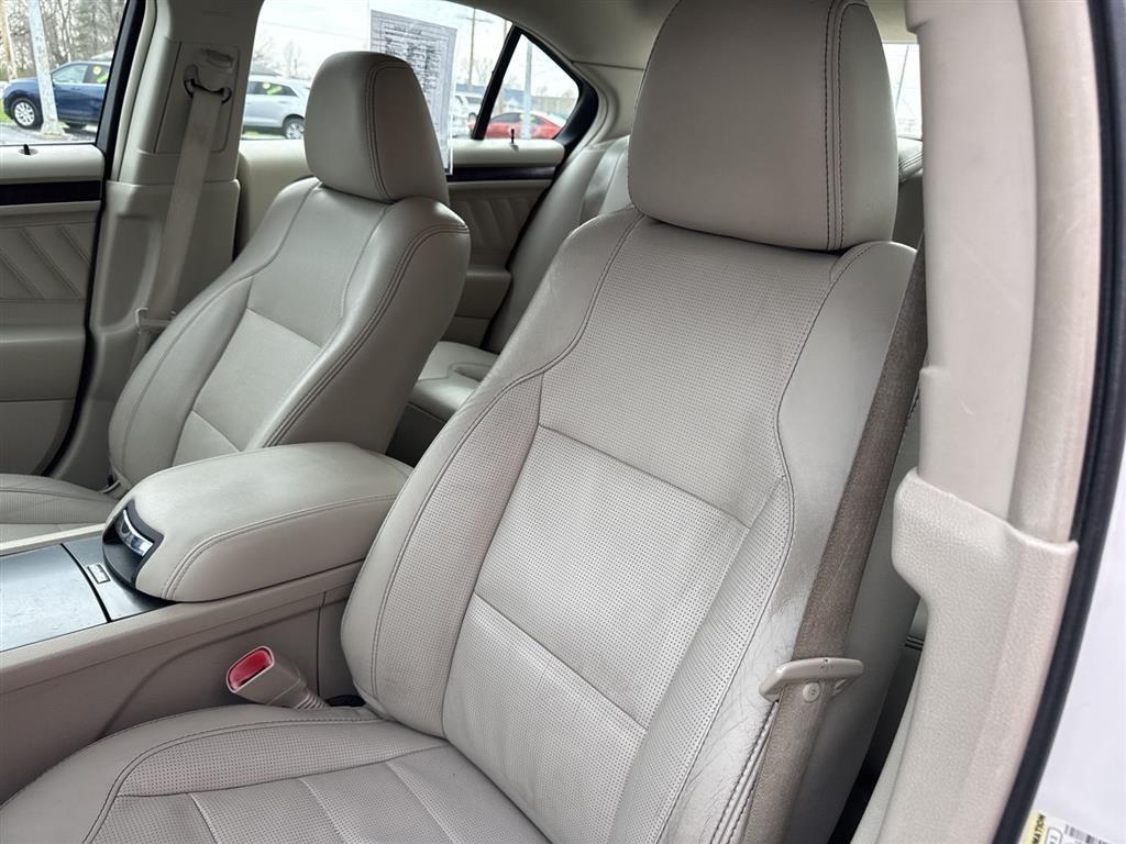 Ford Taurus 4dr Sdn Limited FWD 2012