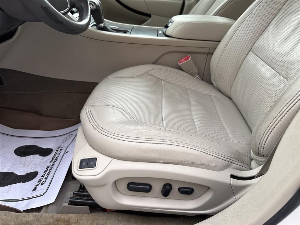 Ford Taurus 4dr Sdn Limited FWD 2012