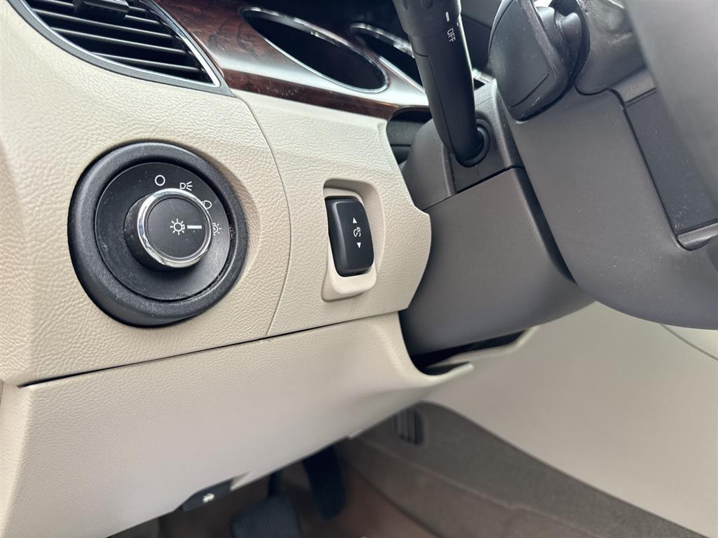 Ford Taurus 4dr Sdn Limited FWD 2012