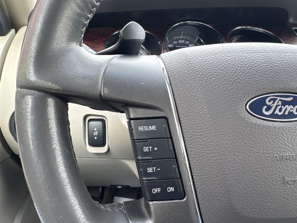 Ford Taurus 4dr Sdn Limited FWD 2012