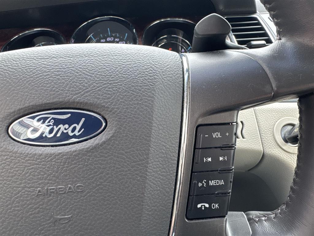 Ford Taurus 4dr Sdn Limited FWD 2012