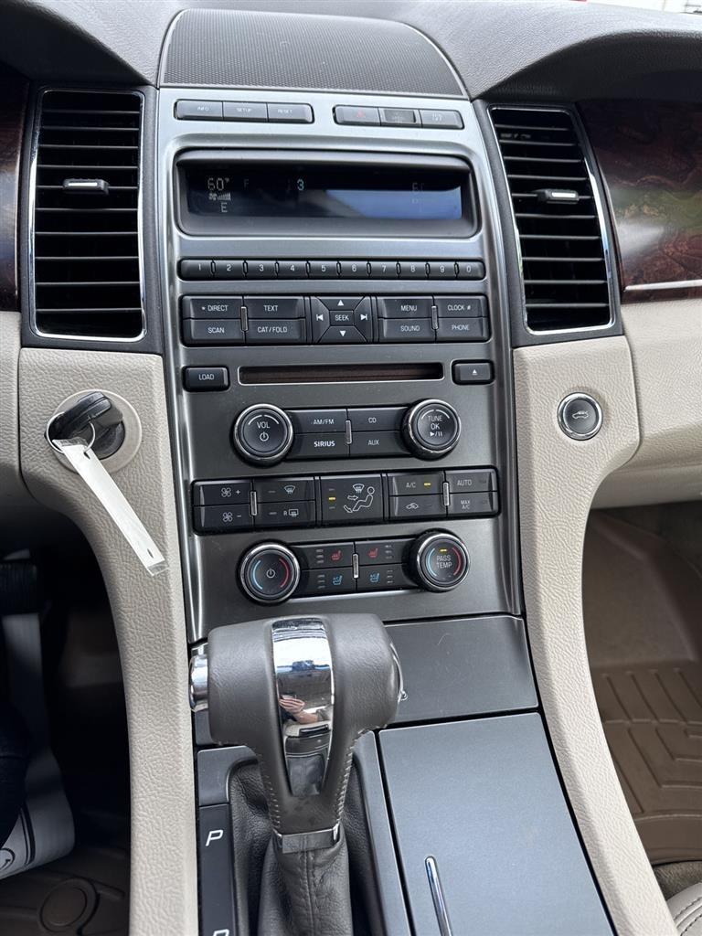 Ford Taurus 4dr Sdn Limited FWD 2012