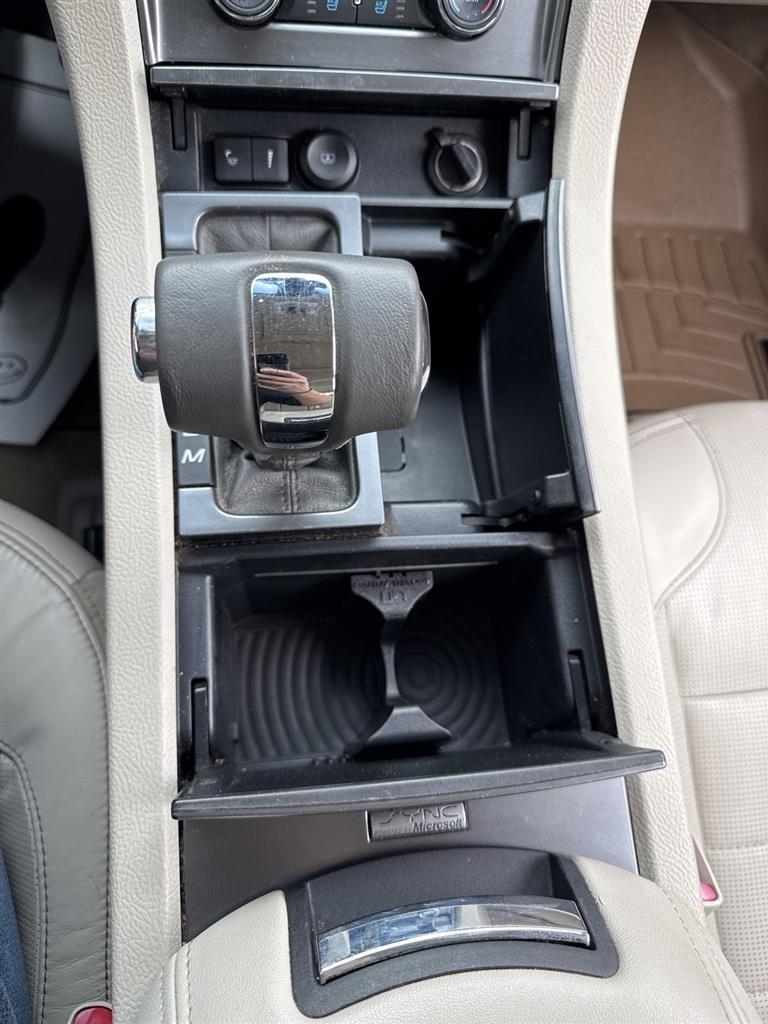 Ford Taurus 4dr Sdn Limited FWD 2012