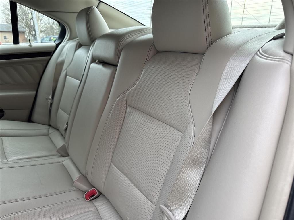 Ford Taurus 4dr Sdn Limited FWD 2012