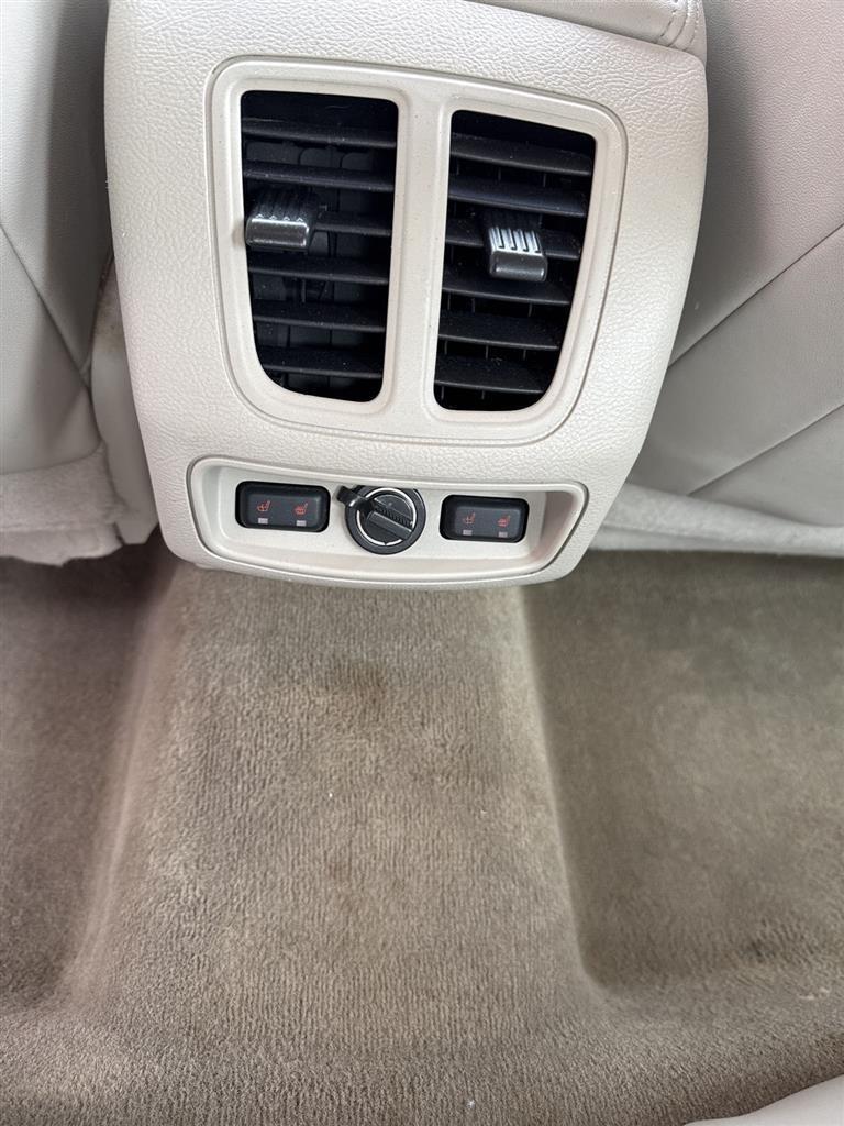 Ford Taurus 4dr Sdn Limited FWD 2012