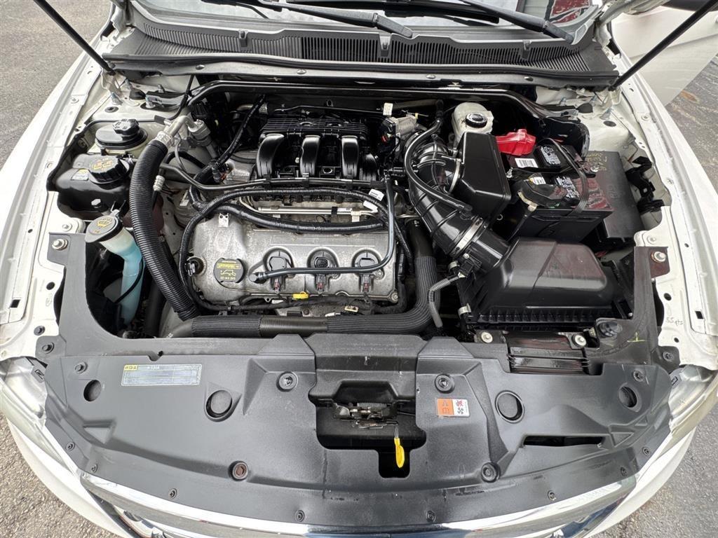 Ford Taurus 4dr Sdn Limited FWD 2012