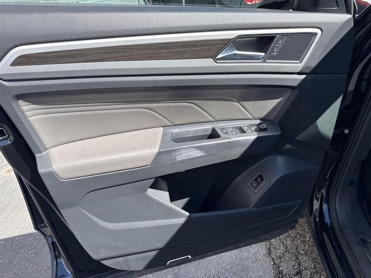 Volkswagen Atlas 3.6L V6 SE w/Technology 4MOTION *Ltd Avail* 2021