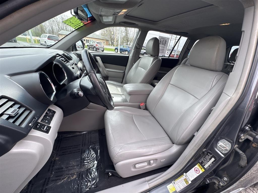 Toyota Highlander 4WD 4dr V6 (Natl) 2013