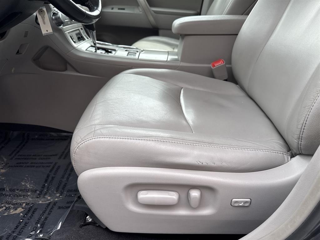 Toyota Highlander 4WD 4dr V6 (Natl) 2013