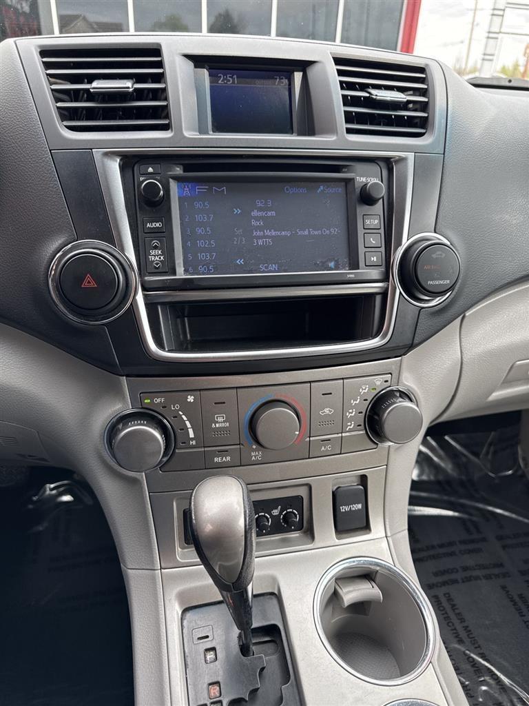 Toyota Highlander 4WD 4dr V6 (Natl) 2013