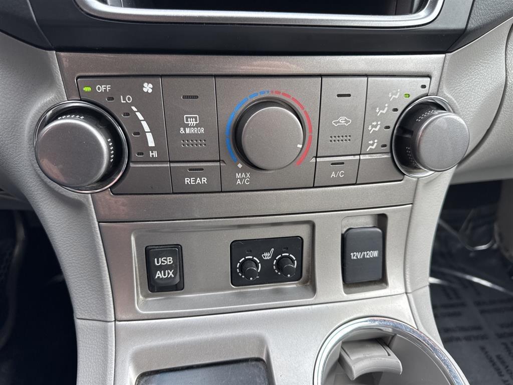 Toyota Highlander 4WD 4dr V6 (Natl) 2013