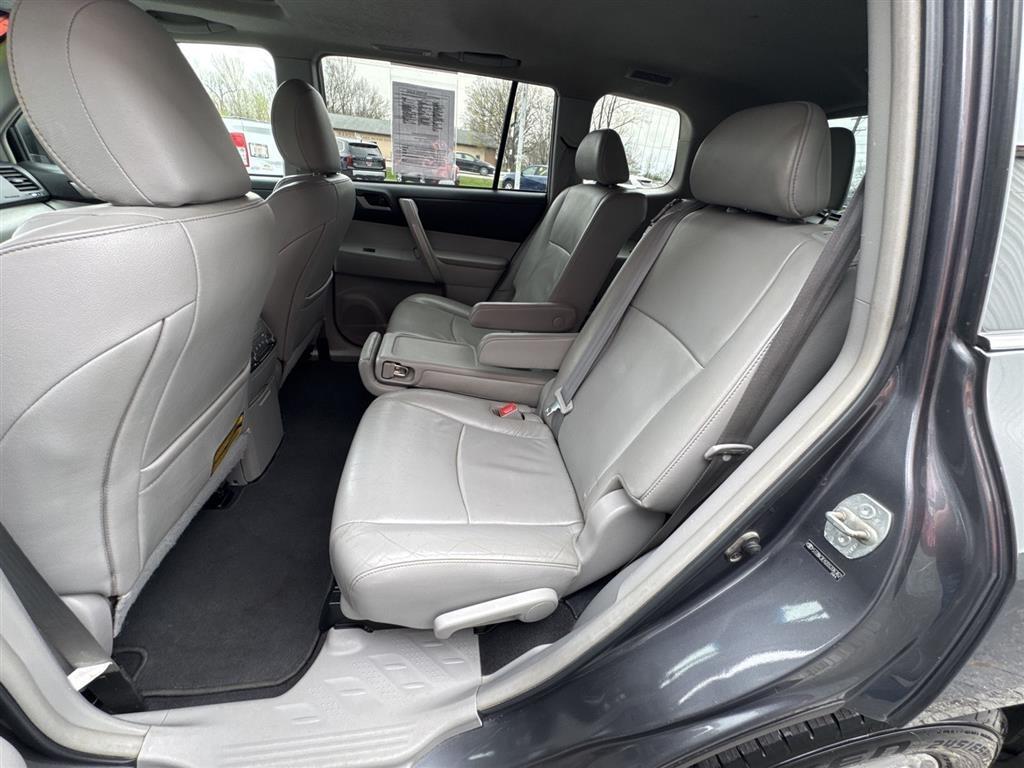 Toyota Highlander 4WD 4dr V6 (Natl) 2013