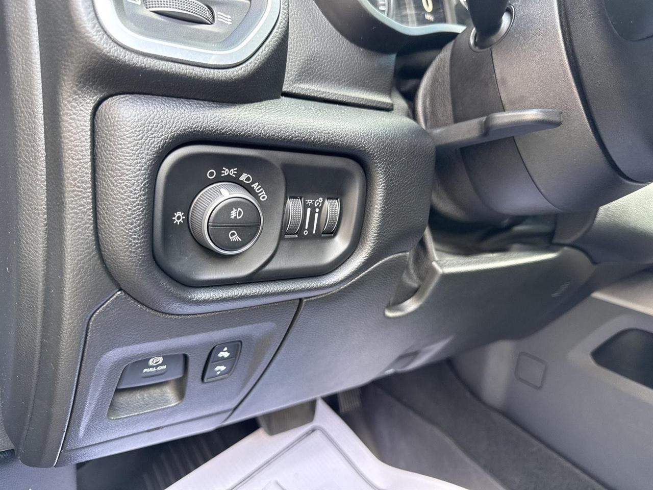 RAM 1500 Big Horn/Lone Star 4x4 Crew Cab 5'7" Box 2019