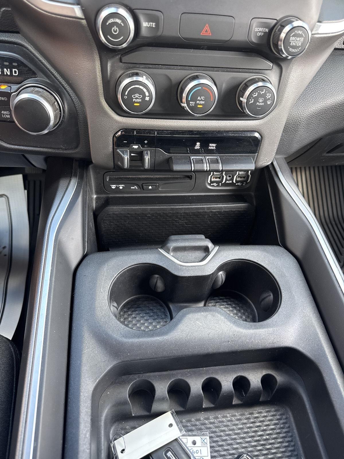 RAM 1500 Big Horn/Lone Star 4x4 Crew Cab 5'7" Box 2019