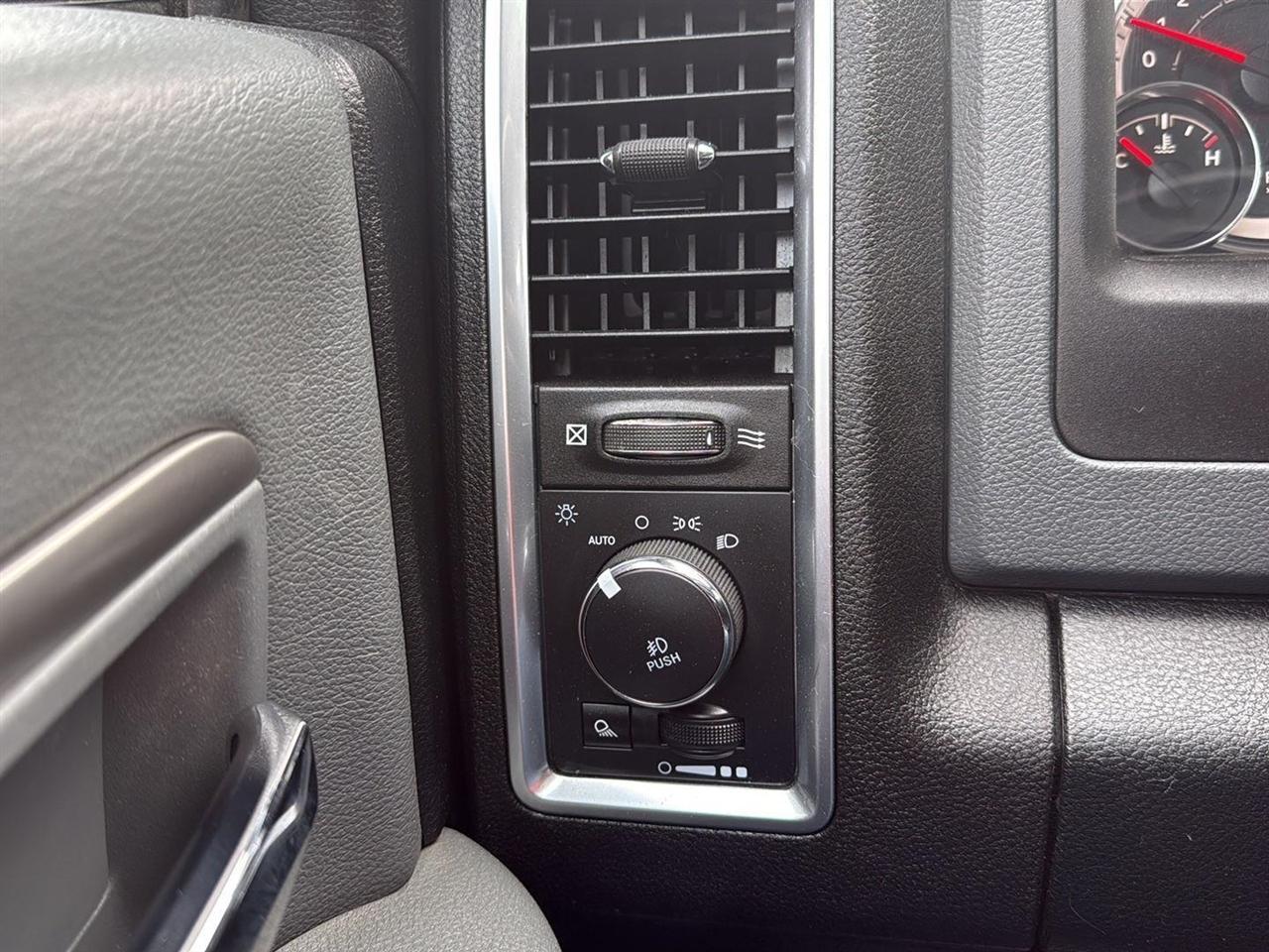 RAM 1500 Big Horn 4x4 Crew Cab 6'4" Box 2018