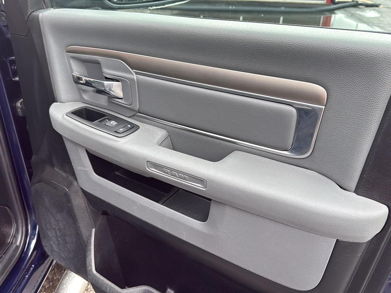 RAM 1500 Big Horn 4x4 Crew Cab 6'4" Box 2018