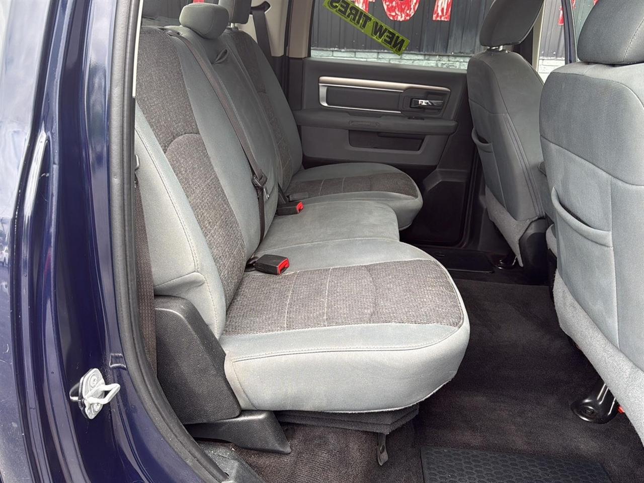 RAM 1500 Big Horn 4x4 Crew Cab 6'4" Box 2018