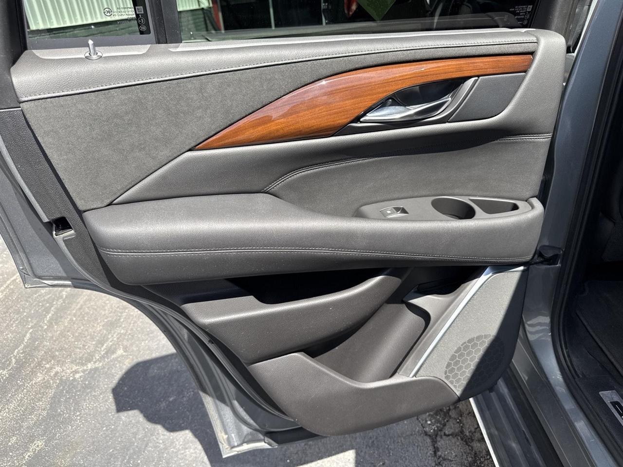 Cadillac Escalade 4WD 4dr Luxury 2020