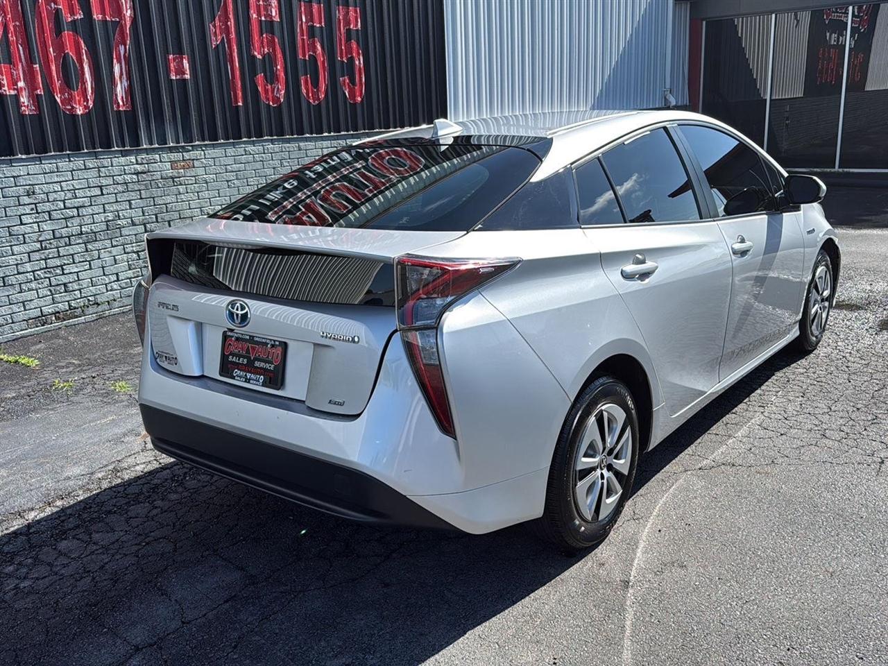Toyota Prius Three Touring (Natl) 2017